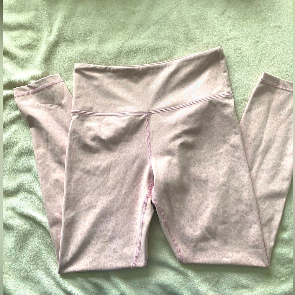 Athletic leggings, light pink cheetah print